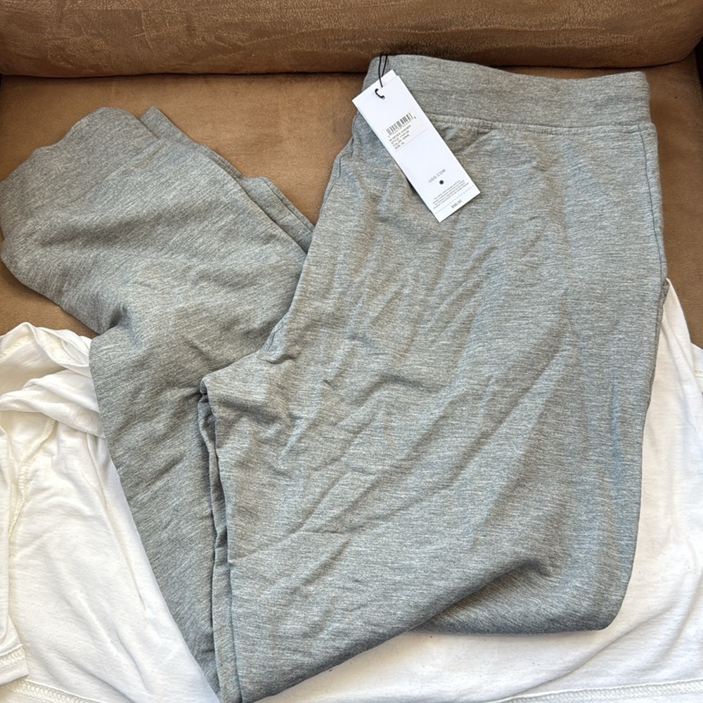 NWT UGG Gray Joggers with White Drawstring - Picture 4 of 4